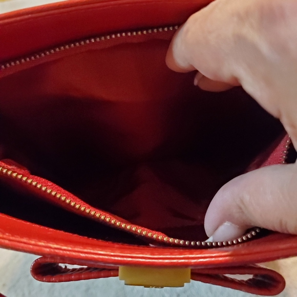 🌟FINAL🌟 1960s Courrages Red Leather Bucketbag. - Picture 6 of 9